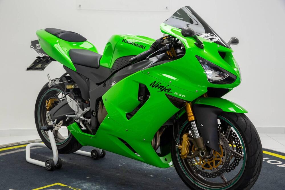 Kawasaki Ninja 636 ZX-6R (2005 - 06) (2)