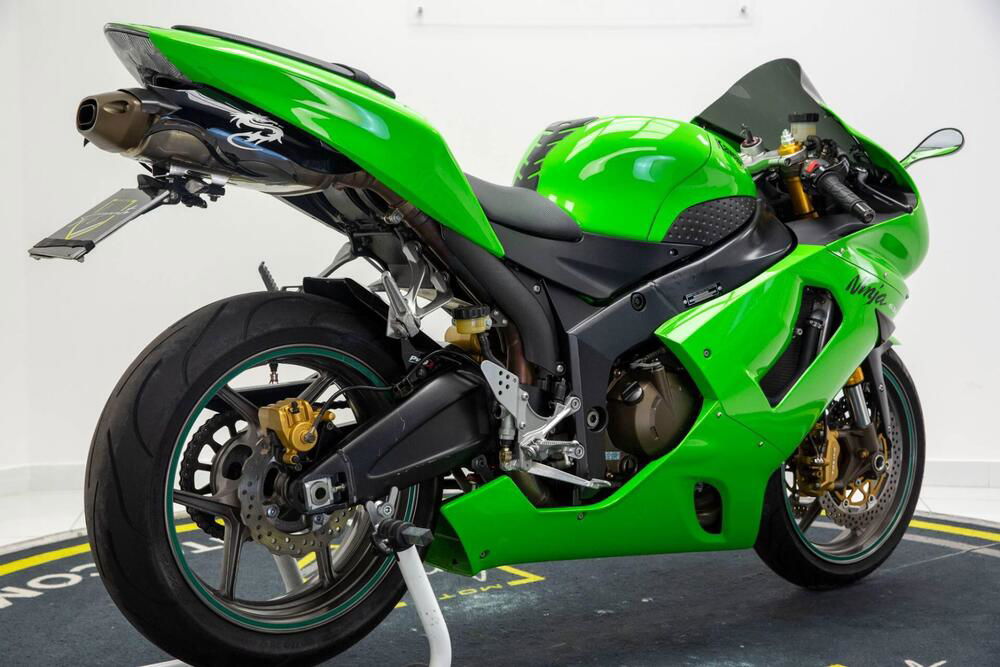 Kawasaki Ninja 636 ZX-6R (2005 - 06) (4)