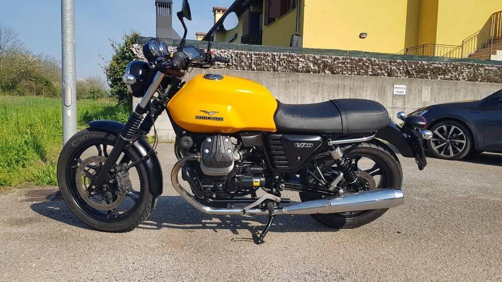 Moto Guzzi V7 II Stone (2015 - 17)