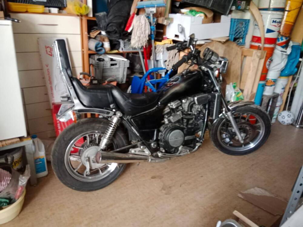 Honda vf750c