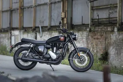 BSA in Italia ora fa sul serio: arriva la Gold Star Shadow Black con offerta lancio