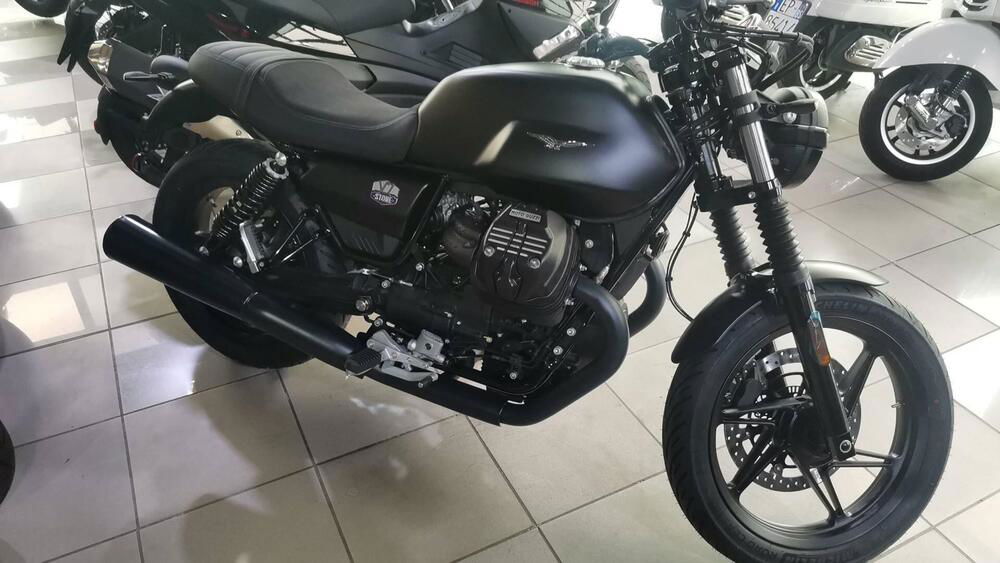 Moto Guzzi V7 Stone (2021 - 24)