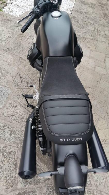 Moto Guzzi V7 Stone (2021 - 24) (2)