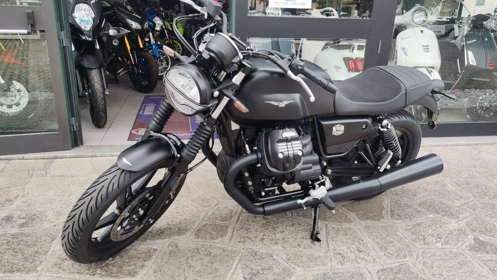 Moto Guzzi V7 Stone (2021 - 24) (4)