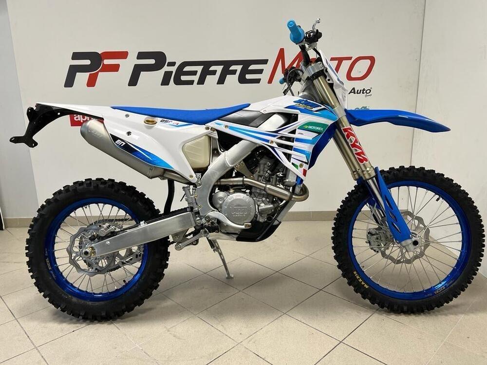 Tm Moto EN 250 ES Fi 4T TM Corse (2025) (5)