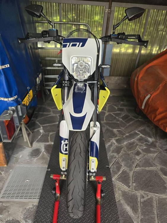 Husqvarna 701 Supermoto (2017 - 19)