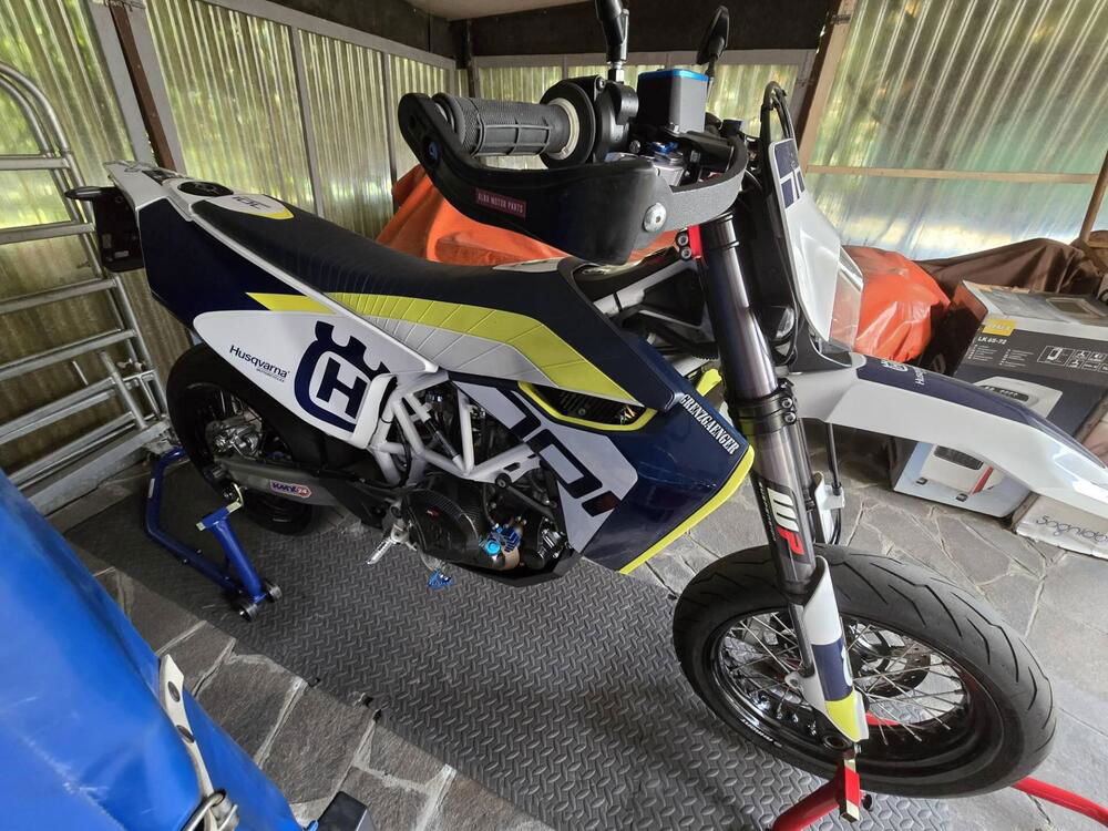 Husqvarna 701 Supermoto (2017 - 19) (2)