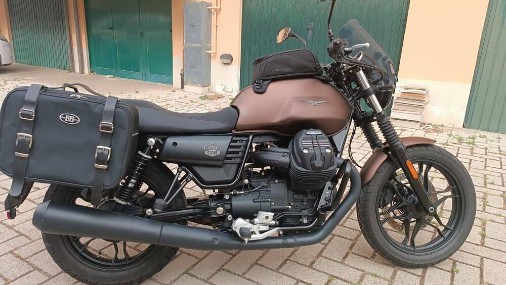 Moto Guzzi V7 III Stone Night Pack (2019 - 20) (4)