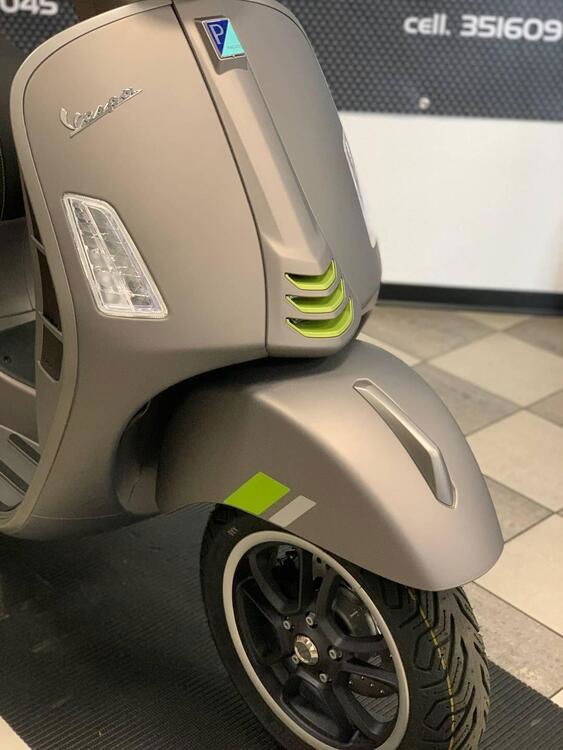 Vespa GTS 300 Super Tech (2023 - 24) (2)