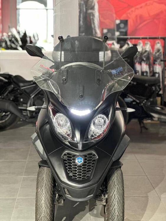 Piaggio Mp3 350 ie ABS (2018 - 19) (2)