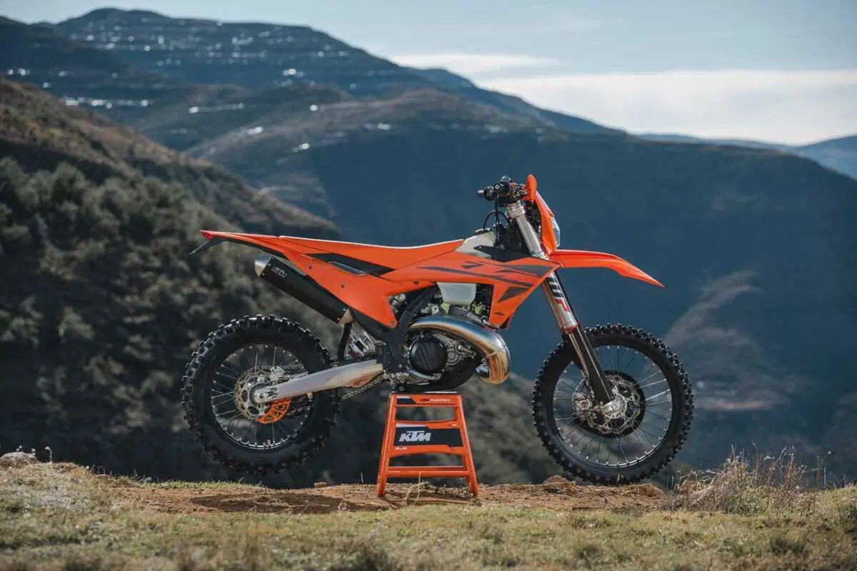 KTM Enduro 2025: torna l’arancione e la 125 a 2 tempi! [GALLERY] (6)