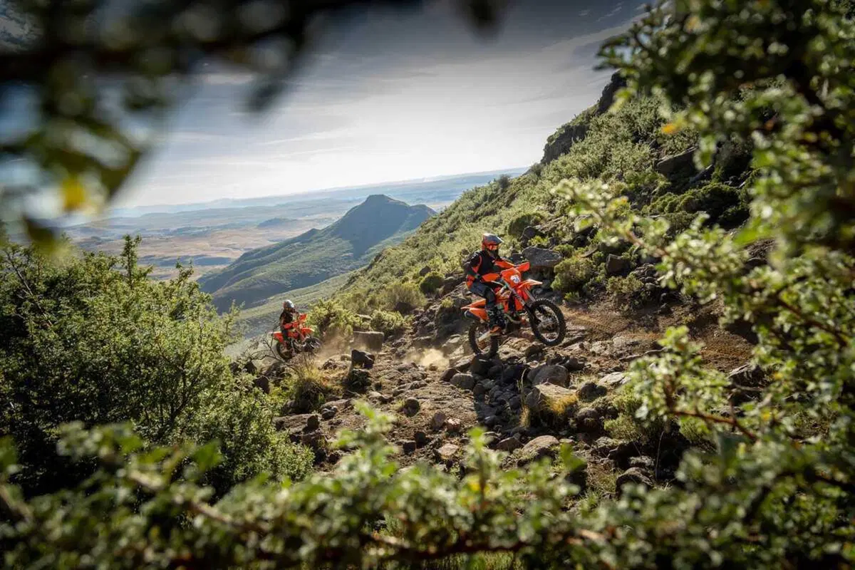 KTM Enduro 2025: torna l’arancione e la 125 a 2 tempi! [GALLERY] (9)