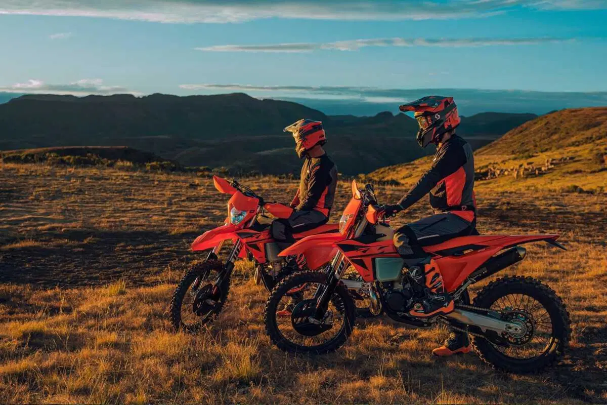 KTM Enduro 2025: torna l’arancione e la 125 a 2 tempi! [GALLERY] (8)