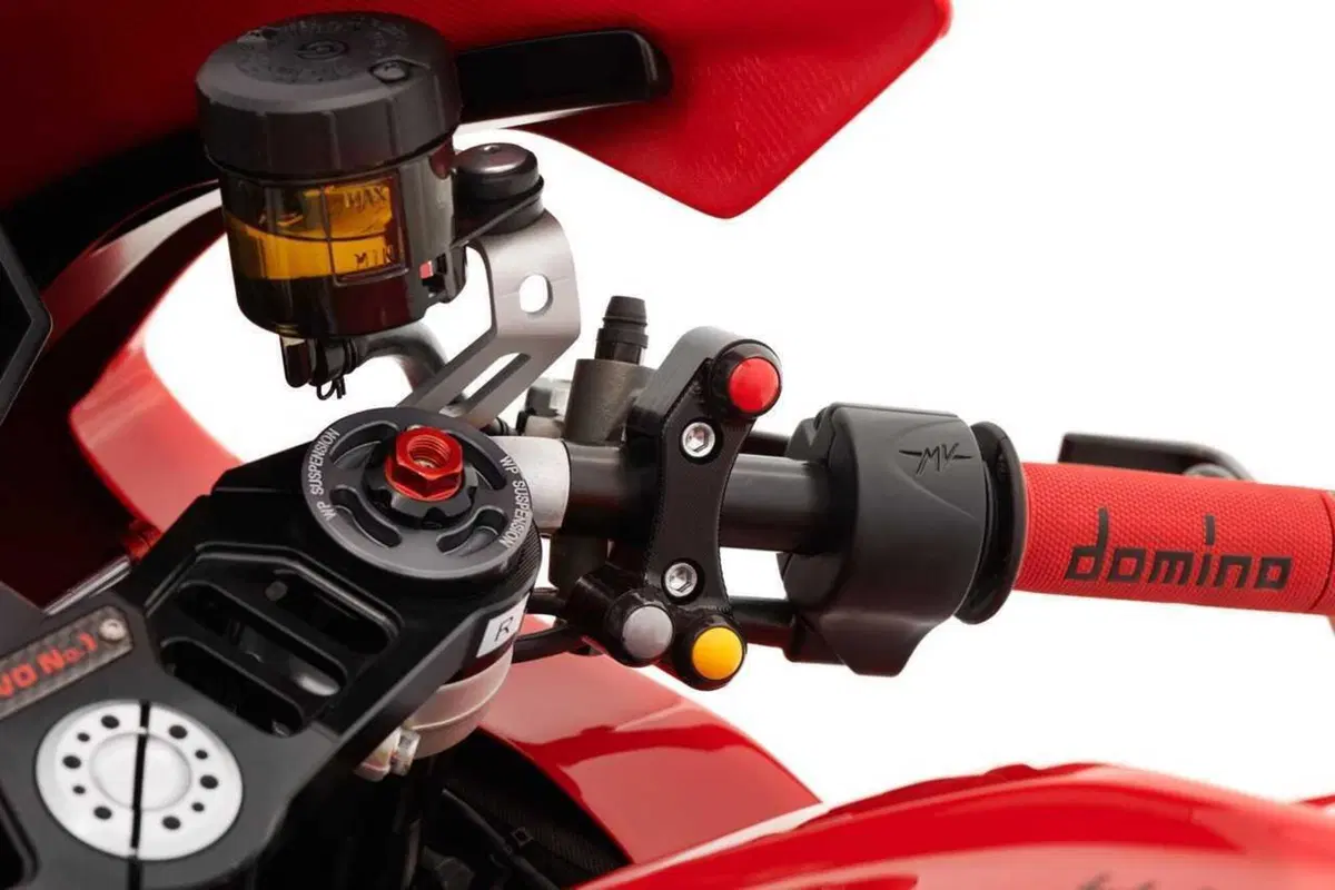 MV Agusta F3 Evoluzione: la sportiva di Schiranna sfoga l'animo racing (10)