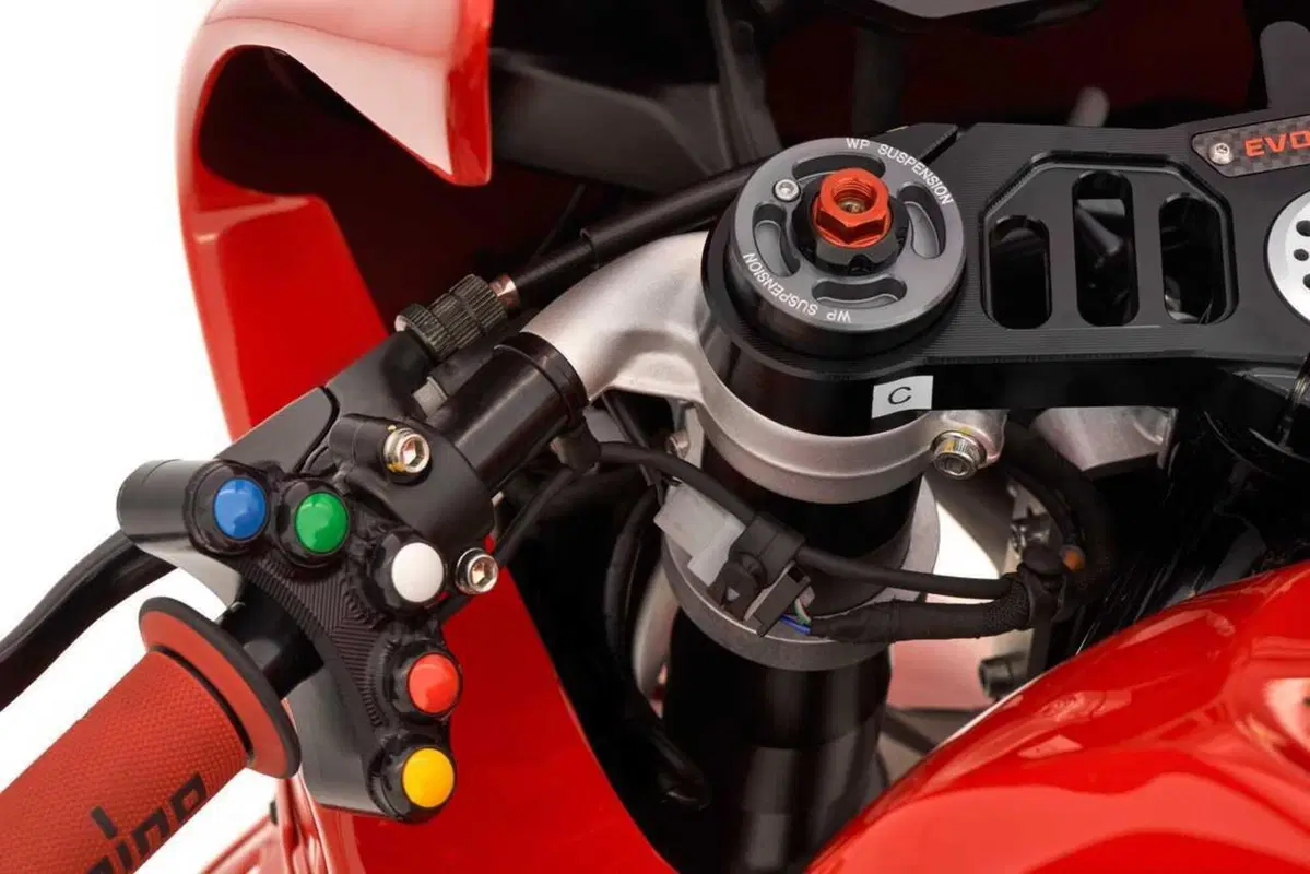 MV Agusta F3 Evoluzione: la sportiva di Schiranna sfoga l'animo racing (25)