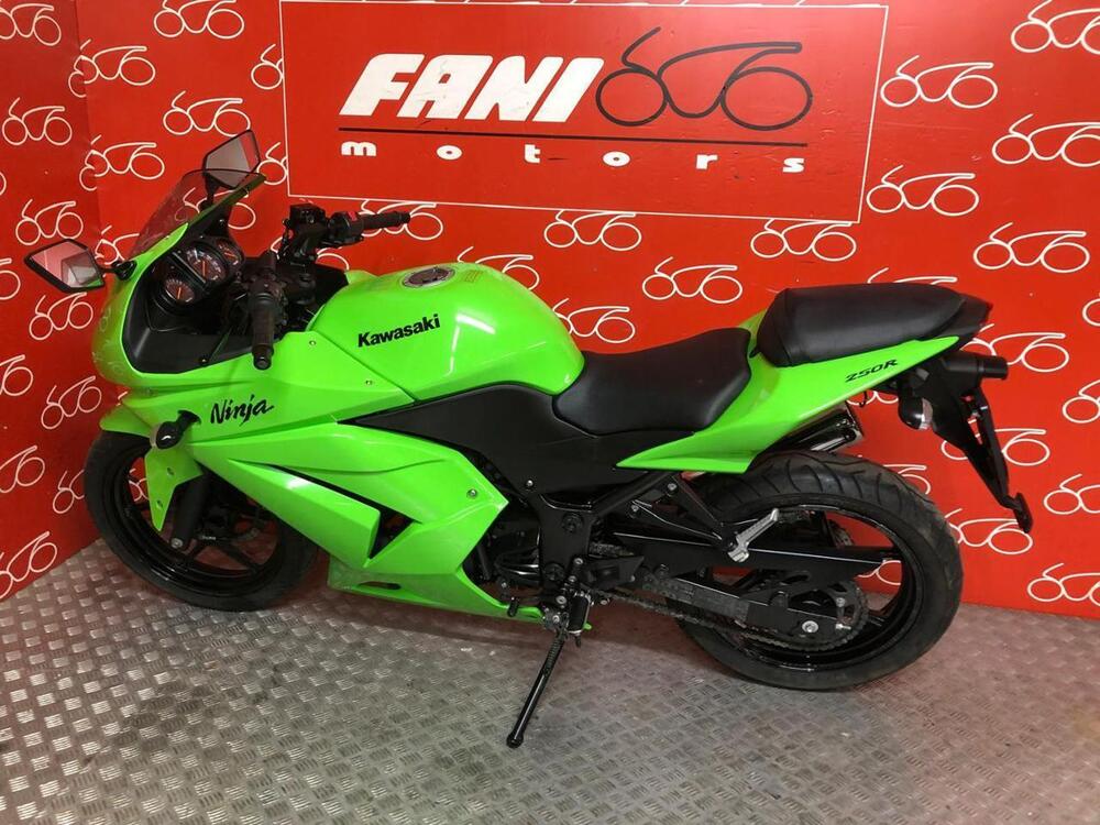 Kawasaki Ninja 250 R (2007 - 13) (3)