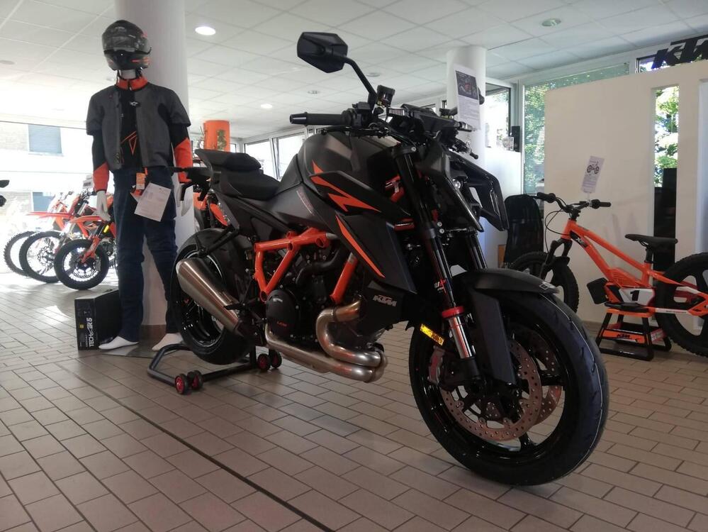 KTM 1390 Super Duke R (2024) (2)