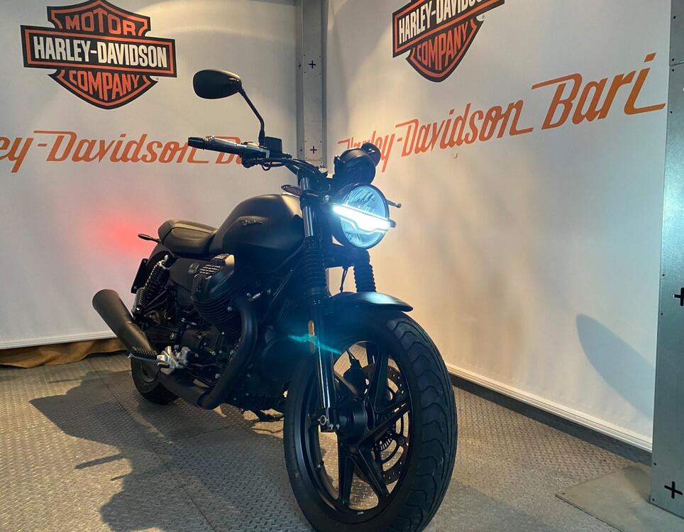 Moto Guzzi V7 Stone (2021 - 24) (3)