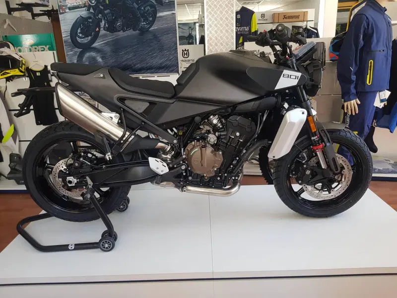 Husqvarna Svartpilen 801 (2024 - 26)