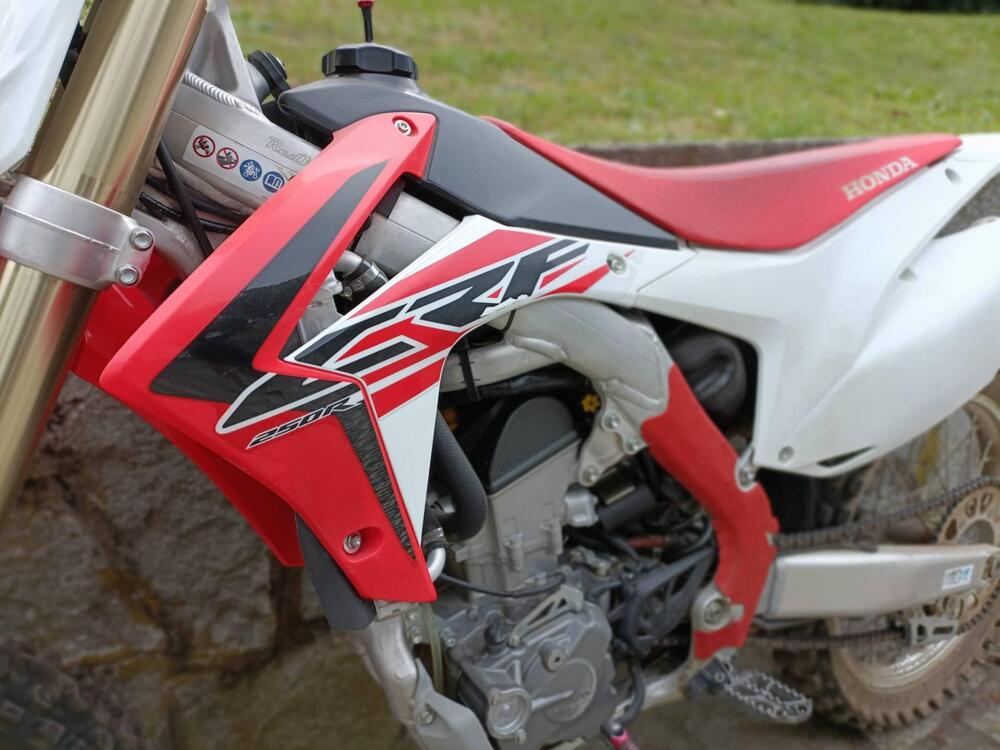 Honda CRF 250 R (2017) (3)