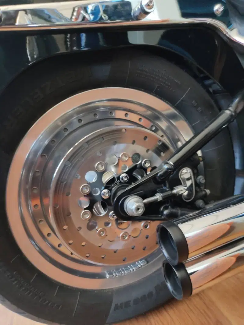 Harley-Davidson Fat Boy anniversario 100 anni bi-color argento e nero (15)