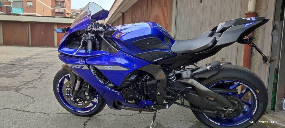 Yamaha YZF R1 (2020 - 24) (2)