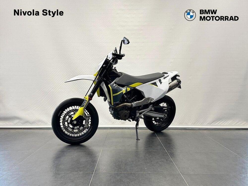 Husqvarna 701 Supermoto (2021) (4)