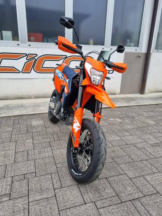 KTM 690 SMC R (2023 - 24) (3)