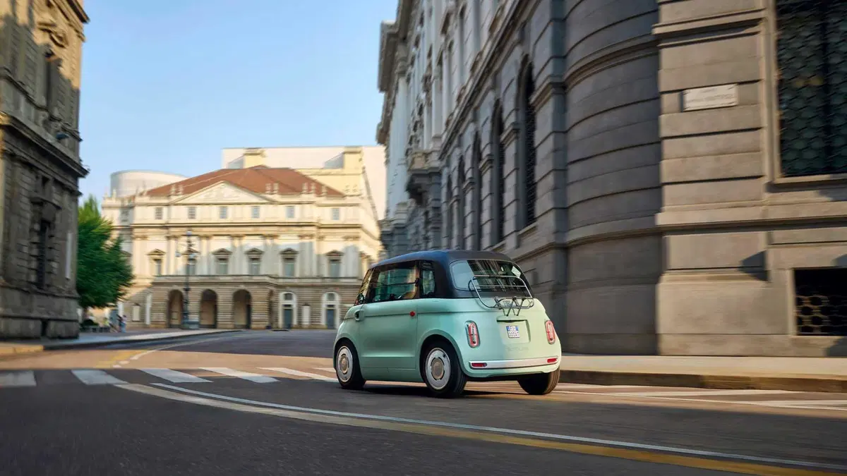 La Fiat Topolino è tornata! è elettrica, sfida i maxi scooter e si compra online. Ecco come [GALLERY] (2)