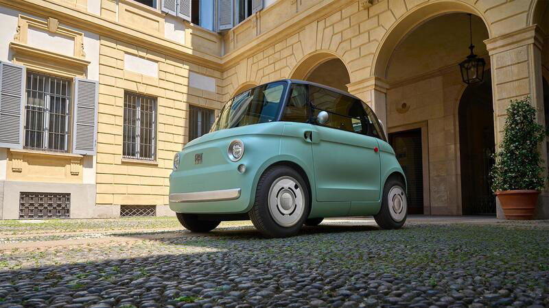 La Fiat Topolino &egrave; tornata! &egrave; elettrica, sfida i maxi scooter e si compra online. Ecco come [GALLERY]