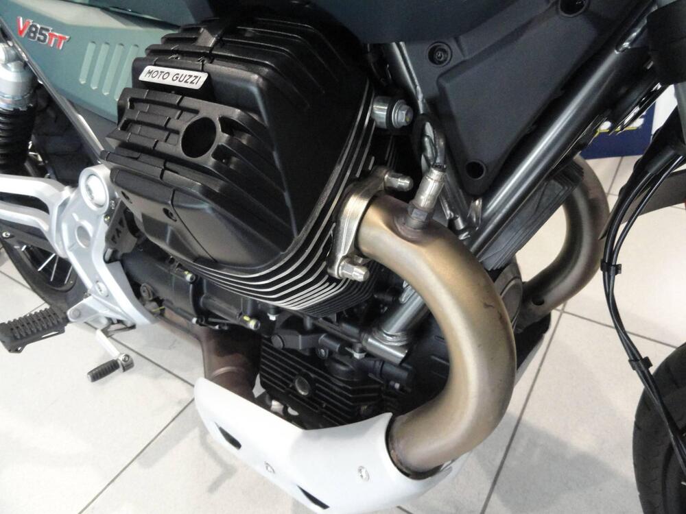 Moto Guzzi V85 TT (2021 - 23) (5)