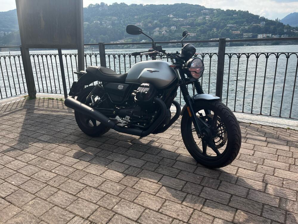 Moto Guzzi V7 Stone (2021 - 24)