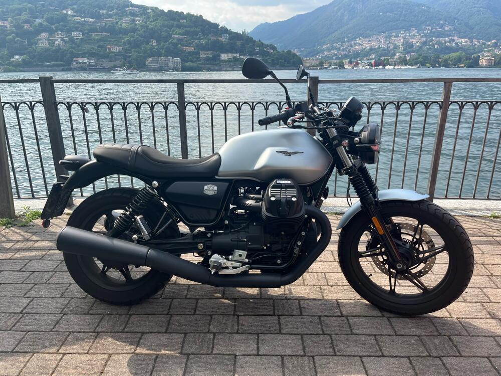 Moto Guzzi V7 Stone (2021 - 24) (2)