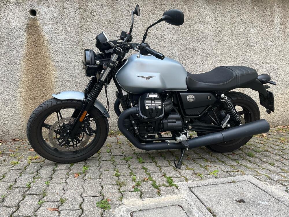 Moto Guzzi V7 Stone (2021 - 24) (3)
