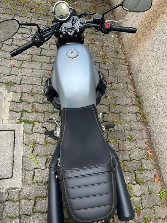 Moto Guzzi V7 Stone (2021 - 24) (5)