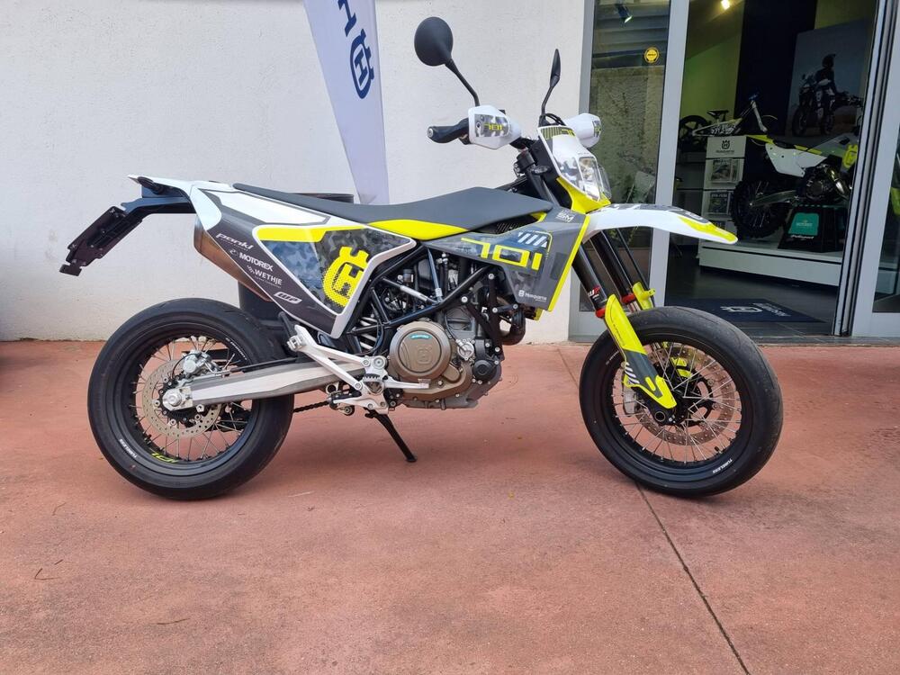 Husqvarna 701 Supermoto (2022)