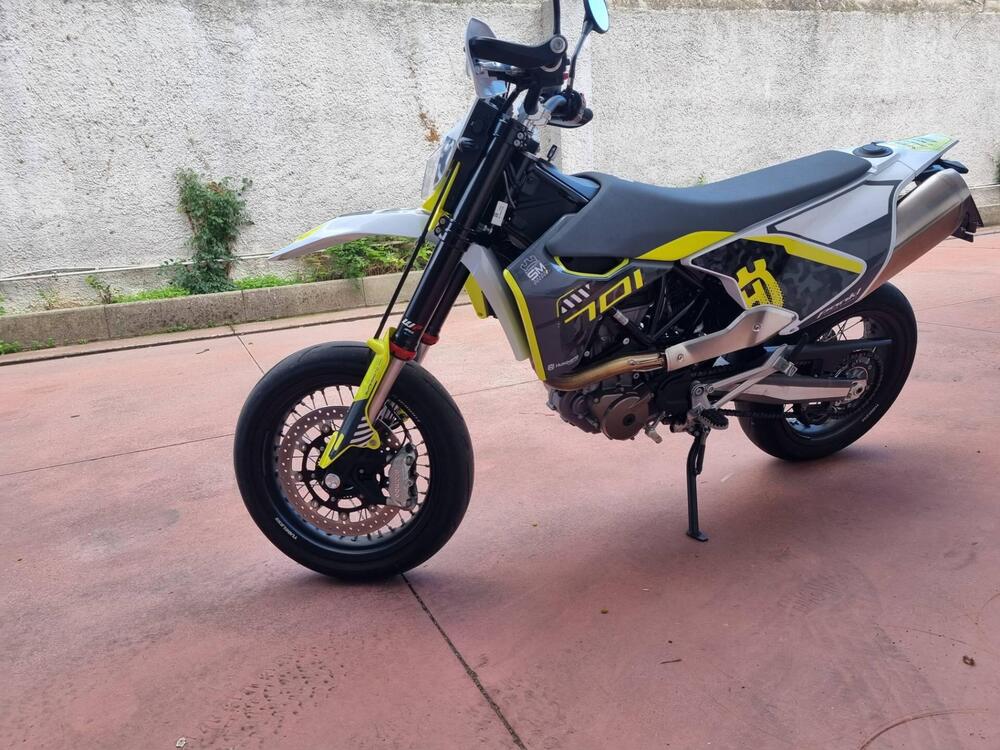 Husqvarna 701 Supermoto (2022) (4)