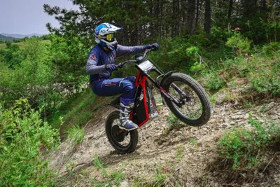 OSET TXP 24 TEST: il giocattolo definitivo di Triumph. La prova, PRO e CONTRO [VIDEO]