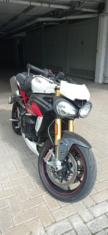 Triumph Speed Triple 1050 R ABS (2016 - 17) (2)