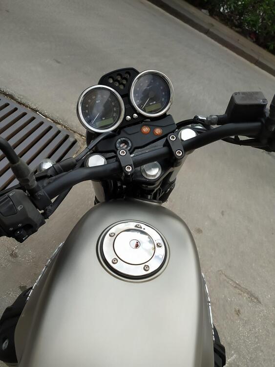 Moto Guzzi V7 II Stone (2015 - 17) (4)