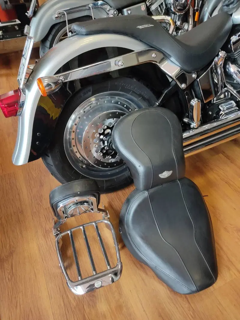 Harley-Davidson Fat Boy anniversario 100 anni bi-color argento e nero (3)