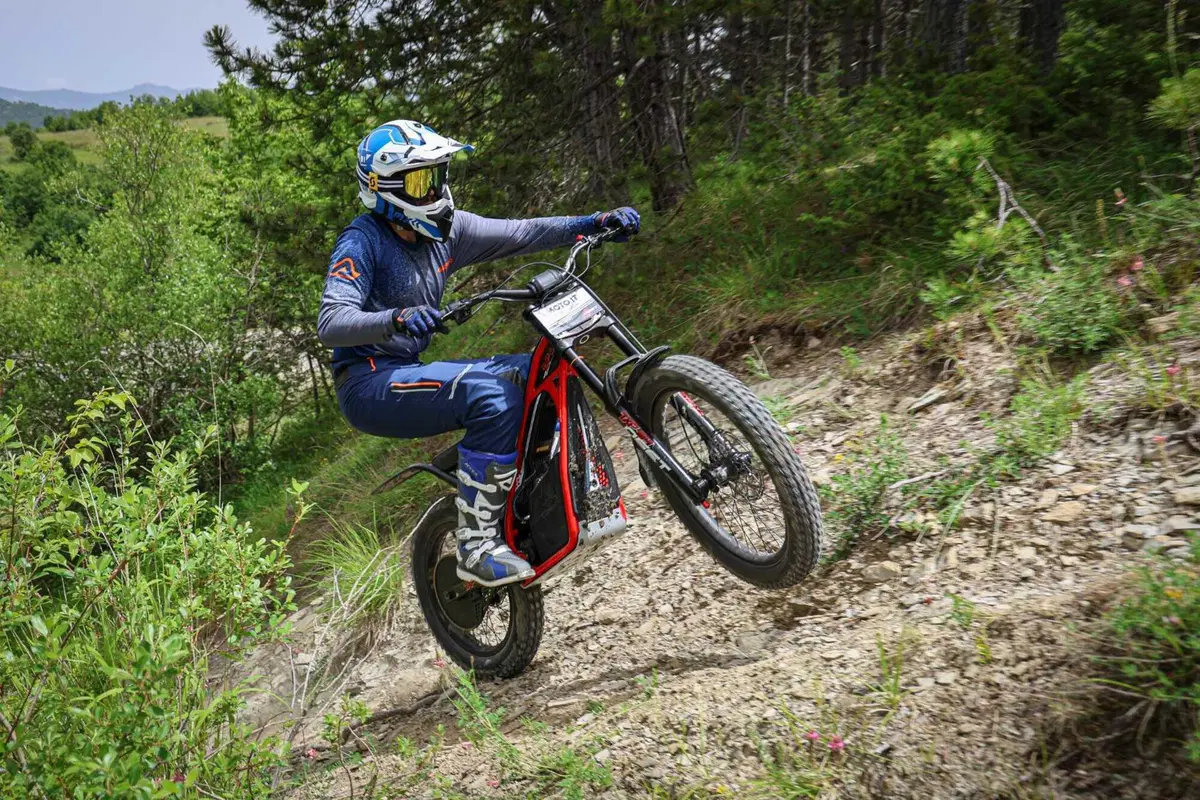 OSET TXP 24 TEST: il giocattolo definitivo di Triumph. La prova, PRO e CONTRO [VIDEO]