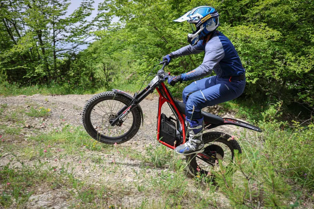 OSET TXP 24 TEST: il giocattolo definitivo di Triumph. La prova, PRO e CONTRO [VIDEO] (5)