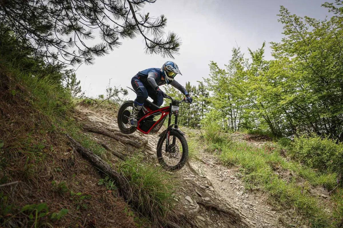 OSET TXP 24 TEST: il giocattolo definitivo di Triumph. La prova, PRO e CONTRO [VIDEO] (6)