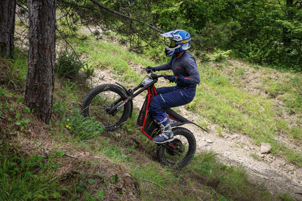OSET TXP 24 TEST: il giocattolo definitivo di Triumph. La prova, PRO e CONTRO [VIDEO] (8)