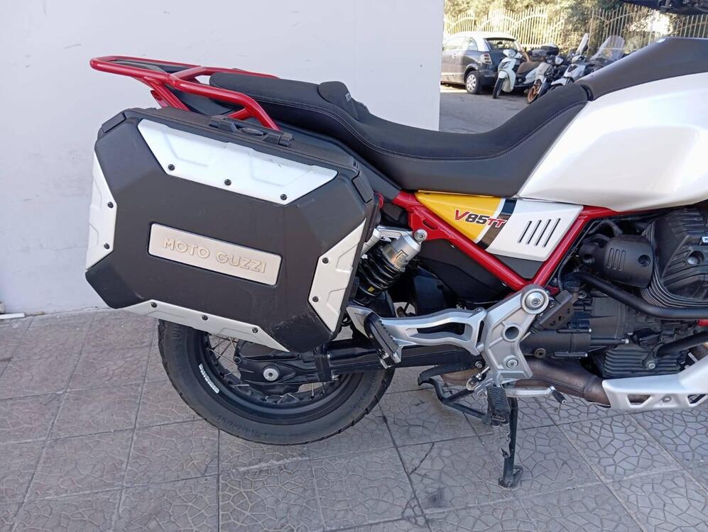 Moto Guzzi V85 TT Evocative Graphics (2019 - 20) (3)