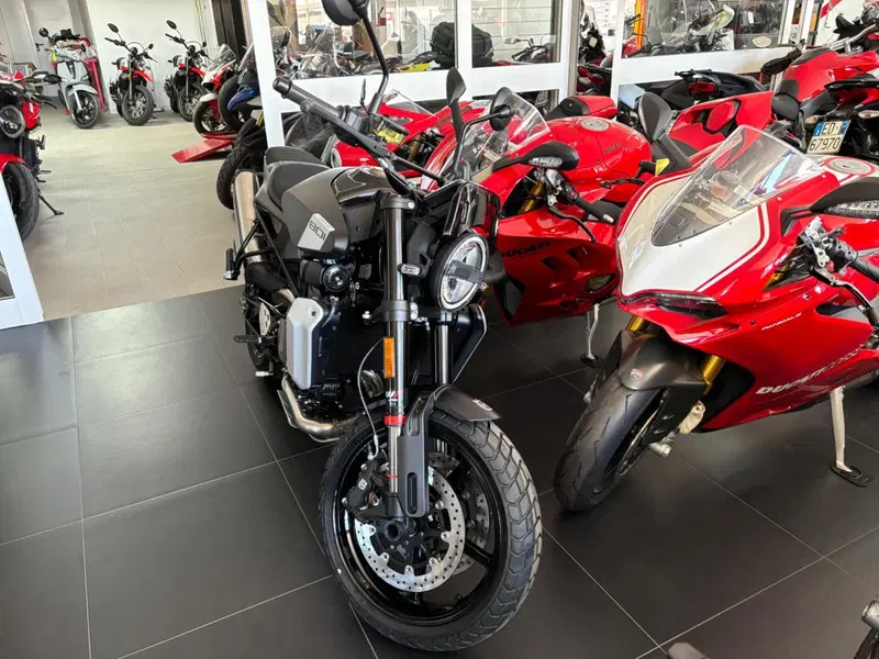 Husqvarna Svartpilen 801 (2024 - 26) (3)