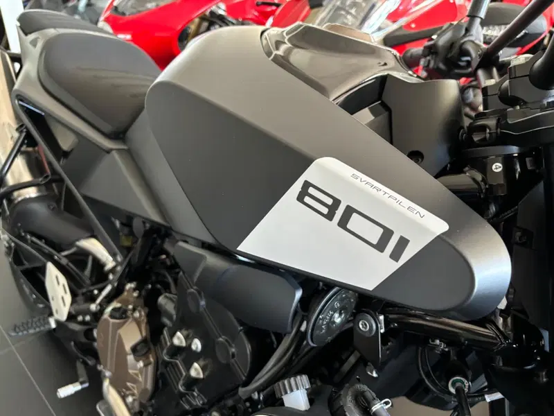 Husqvarna Svartpilen 801 (2024 - 26) (5)