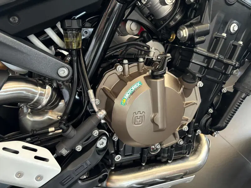 Husqvarna Svartpilen 801 (2024 - 26) (4)