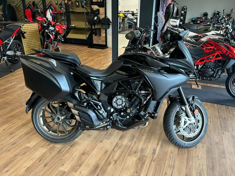 MV Agusta Turismo Veloce 800 Lusso SCS (2021 - 26) (2)